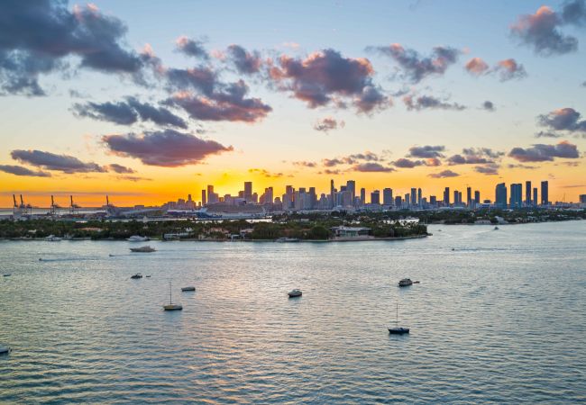 Departamento en Miami Beach - Outstanding 1BR Suite Pool & Bay View Departamento en Miami Beach - Outstanding 1BR Suite Pool & Bay View