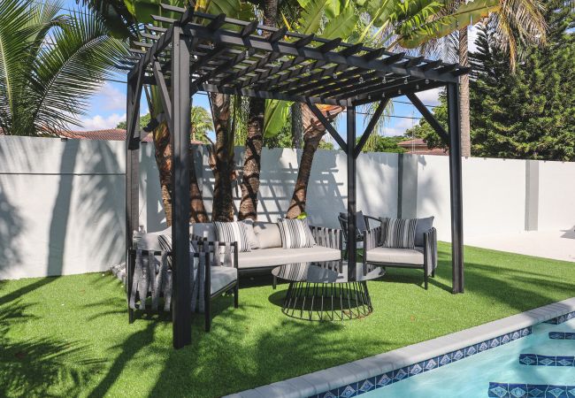 Casa en Miami - Gorgeous 3BR House with Pool Sunset Views Casa en Miami - Gorgeous 3BR House with Pool Sunset Views