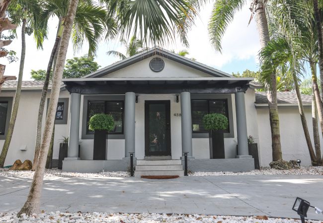 Casa en Miami - Gorgeous 3BR House with Pool Sunset Views Casa en Miami - Gorgeous 3BR House with Pool Sunset Views