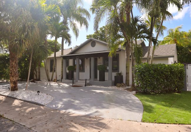 Casa en Miami - Gorgeous 3BR House with Pool Sunset Views Casa en Miami - Gorgeous 3BR House with Pool Sunset Views