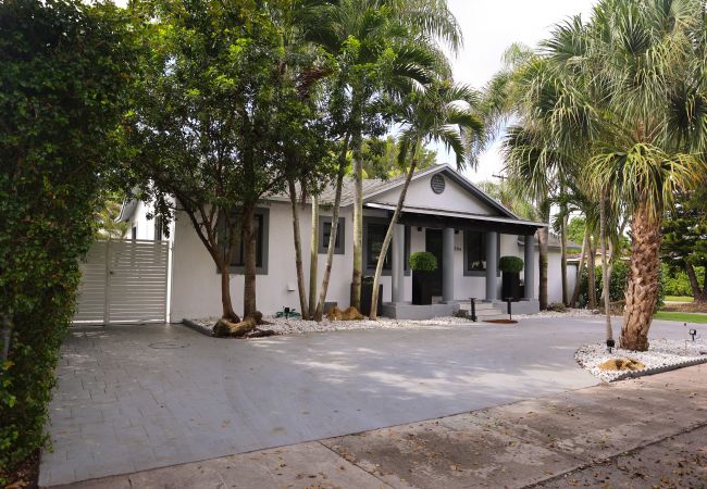 Casa en Miami - Gorgeous 3BR House with Pool Sunset Views Casa en Miami - Gorgeous 3BR House with Pool Sunset Views