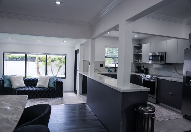 Casa en Miami - Gorgeous 3BR House with Pool Sunset Views Casa en Miami - Gorgeous 3BR House with Pool Sunset Views