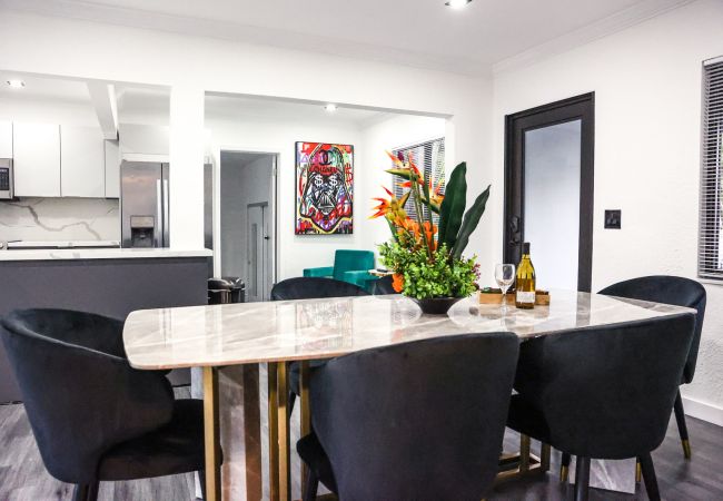 Casa en Miami - Gorgeous 3BR House with Pool Sunset Views Casa en Miami - Gorgeous 3BR House with Pool Sunset Views