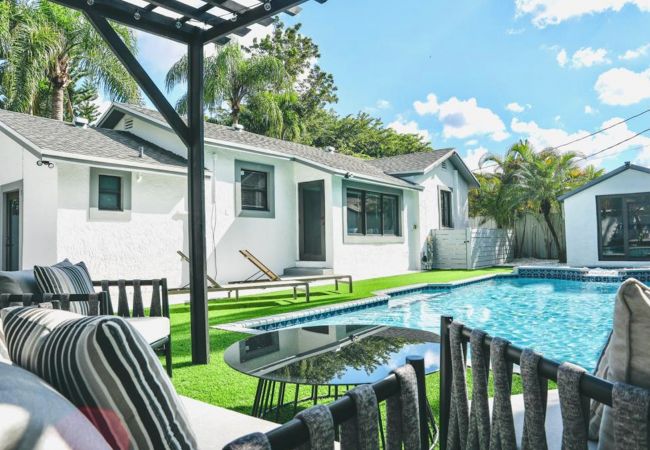 Casa en Miami - Gorgeous 3BR House with Pool Sunset Views Casa en Miami - Gorgeous 3BR House with Pool Sunset Views