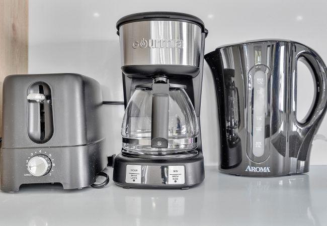 Casa en Miami - Chic & Modern Home w Pool, 3BR 7 guests Casa en Miami - Chic & Modern Home w Pool, 3BR 7 guests