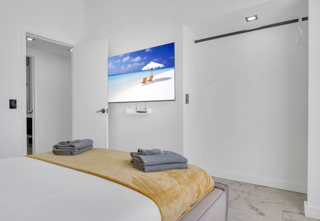 Casa en Miami - Vibrant Home in Perfect Location 16 Guests Casa en Miami - Vibrant Home in Perfect Location 16 Guests