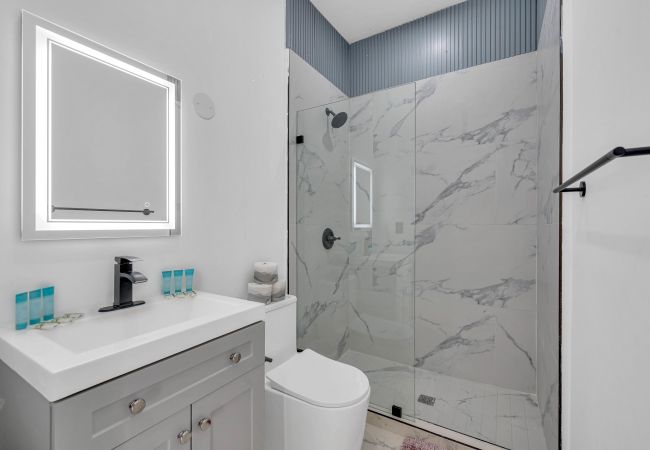 Casa en Miami - Vibrant Home in Perfect Location 16 Guests Casa en Miami - Vibrant Home in Perfect Location 16 Guests