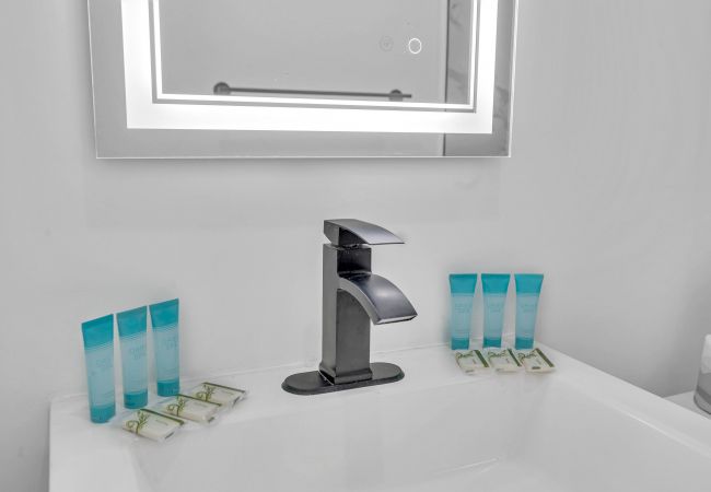 Casa en Miami - Vibrant Home in Perfect Location 16 Guests Casa en Miami - Vibrant Home in Perfect Location 16 Guests