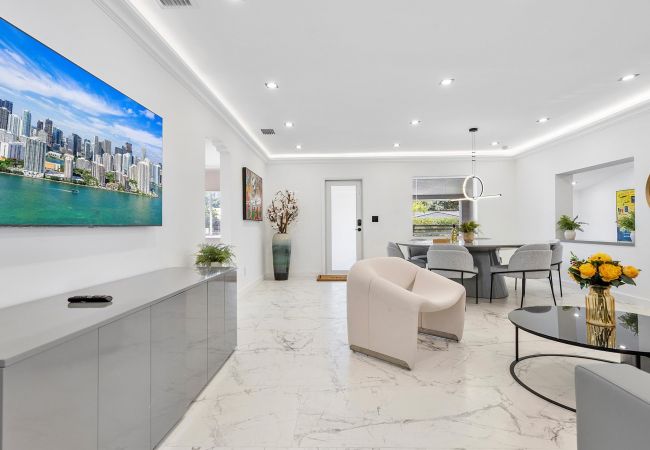 Casa en Miami - Beautiful Miami Home w Pool Central Location 10ppl Casa en Miami - Beautiful Miami Home w Pool Central Location 10ppl