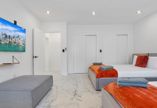 Casa en Miami - Beautiful Miami Home w Pool Central Location 10ppl Casa en Miami - Beautiful Miami Home w Pool Central Location 10ppl