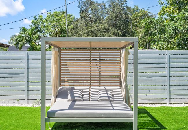 Casa en Miami - Beautiful Miami Home w Pool Central Location 10ppl Casa en Miami - Beautiful Miami Home w Pool Central Location 10ppl