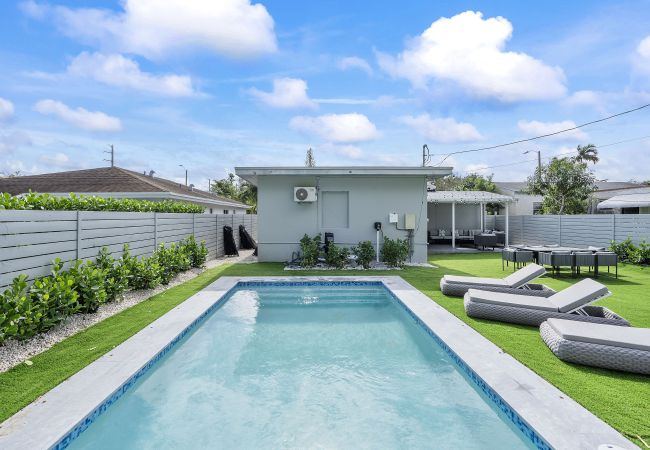 Casa en Miami - Beautiful Miami Home w Pool Central Location 10ppl