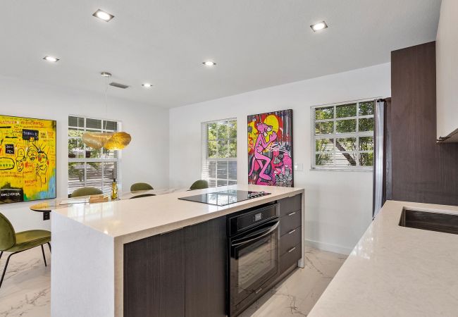 Casa en Miami - Delightful 3BR Home in Design District 7 Guests