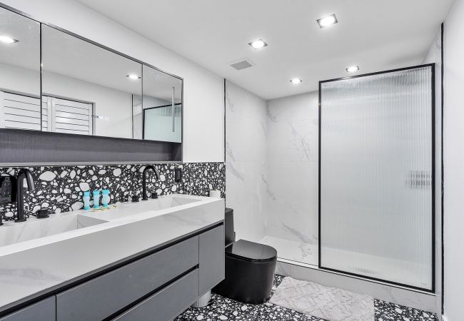 Casa en Miami - GREAT 4BR HOUSE W POOL-CENTRAL LOCATION-10PPL Casa en Miami - GREAT 4BR HOUSE W POOL-CENTRAL LOCATION-10PPL