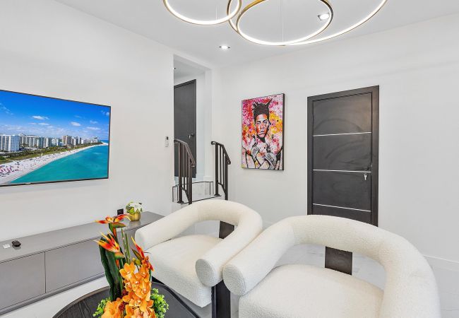 Casa en Miami - GREAT 4BR HOUSE W POOL-CENTRAL LOCATION-10PPL Casa en Miami - GREAT 4BR HOUSE W POOL-CENTRAL LOCATION-10PPL