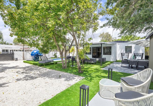 Casa en Miami - MAGNIFICENT HOUSE 5BR W POOL  12PPL PRIME LOCATION Casa en Miami - MAGNIFICENT HOUSE 5BR W POOL  12PPL PRIME LOCATION