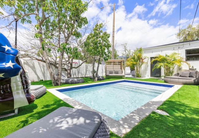 Casa en Miami - MAGNIFICENT HOUSE 5BR W POOL  12PPL PRIME LOCATION Casa en Miami - MAGNIFICENT HOUSE 5BR W POOL  12PPL PRIME LOCATION