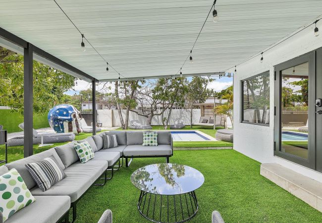 Casa en Miami - MAGNIFICENT HOUSE 5BR W POOL  12PPL PRIME LOCATION Casa en Miami - MAGNIFICENT HOUSE 5BR W POOL  12PPL PRIME LOCATION