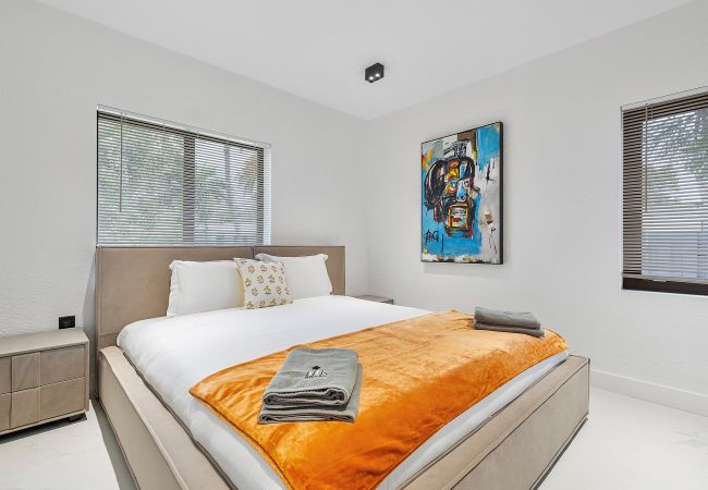 Casa en Miami - MAGNIFICENT HOUSE 5BR W POOL  12PPL PRIME LOCATION Casa en Miami - MAGNIFICENT HOUSE 5BR W POOL  12PPL PRIME LOCATION