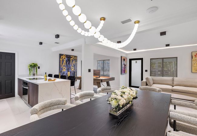 Casa en Miami - MAGNIFICENT HOUSE 5BR W POOL  12PPL PRIME LOCATION Casa en Miami - MAGNIFICENT HOUSE 5BR W POOL  12PPL PRIME LOCATION