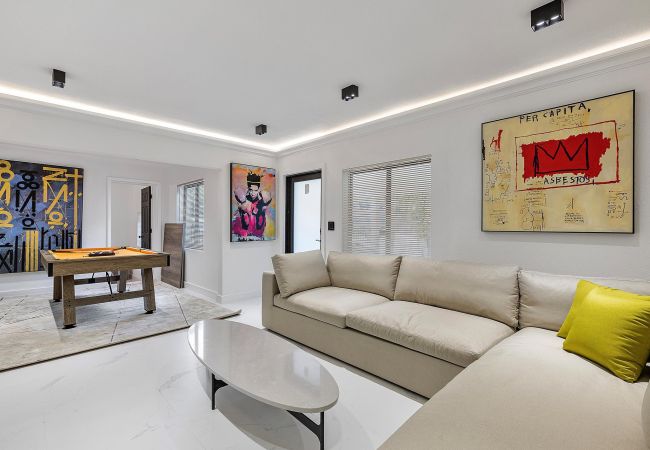 Casa en Miami - MAGNIFICENT HOUSE 5BR W POOL  12PPL PRIME LOCATION Casa en Miami - MAGNIFICENT HOUSE 5BR W POOL  12PPL PRIME LOCATION