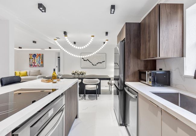 Casa en Miami - MAGNIFICENT HOUSE 5BR W POOL  12PPL PRIME LOCATION Casa en Miami - MAGNIFICENT HOUSE 5BR W POOL  12PPL PRIME LOCATION