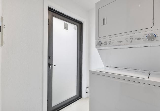 Casa en Miami - MAGNIFICENT HOUSE 5BR W POOL  12PPL PRIME LOCATION Casa en Miami - MAGNIFICENT HOUSE 5BR W POOL  12PPL PRIME LOCATION