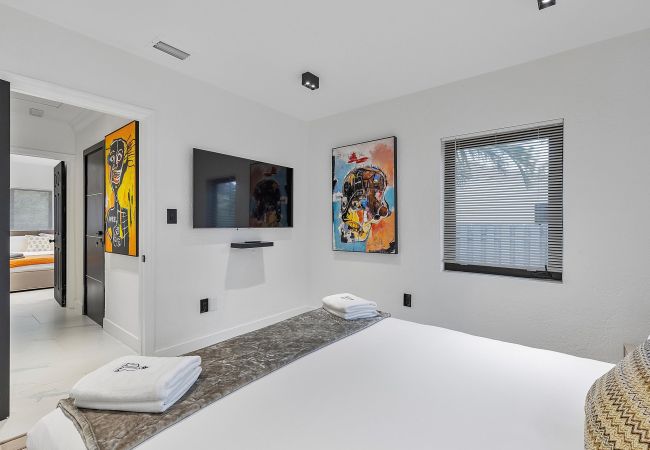 Casa en Miami - MAGNIFICENT HOUSE 5BR W POOL  12PPL PRIME LOCATION Casa en Miami - MAGNIFICENT HOUSE 5BR W POOL  12PPL PRIME LOCATION