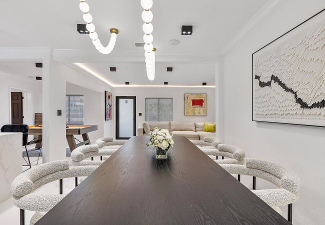 Casa en Miami - MAGNIFICENT HOUSE 5BR W POOL  12PPL PRIME LOCATION Casa en Miami - MAGNIFICENT HOUSE 5BR W POOL  12PPL PRIME LOCATION