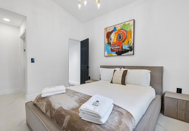 Casa en Miami - MAGNIFICENT HOUSE 5BR W POOL  12PPL PRIME LOCATION Casa en Miami - MAGNIFICENT HOUSE 5BR W POOL  12PPL PRIME LOCATION