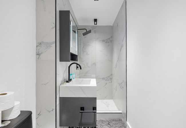 Casa en Miami - MAGNIFICENT HOUSE 5BR W POOL  12PPL PRIME LOCATION Casa en Miami - MAGNIFICENT HOUSE 5BR W POOL  12PPL PRIME LOCATION