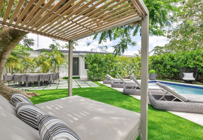 Casa en Miami - EXTRAORDINARY HOUSE 4BR DESIGN DISTRICT Casa en Miami - EXTRAORDINARY HOUSE 4BR DESIGN DISTRICT