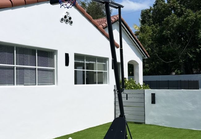 Casa en Miami - UPSCALE VACATION HOUSE IN HEART OF DESIGN DISTRICT Casa en Miami - UPSCALE VACATION HOUSE IN HEART OF DESIGN DISTRICT