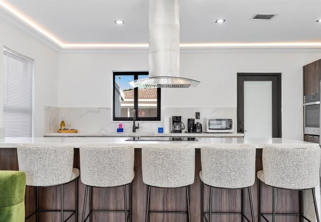 Casa en Coral Gables - Cozy & Modern Coral Gables Holiday Oasis W pool Casa en Coral Gables - Cozy & Modern Coral Gables Holiday Oasis W pool