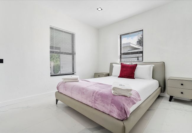 Casa en Coral Gables - Cozy & Modern Coral Gables Holiday Oasis W pool Casa en Coral Gables - Cozy & Modern Coral Gables Holiday Oasis W pool