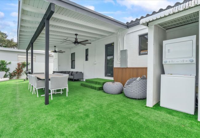 Casa en Coral Gables - Cozy & Modern Coral Gables Holiday Oasis W pool Casa en Coral Gables - Cozy & Modern Coral Gables Holiday Oasis W pool