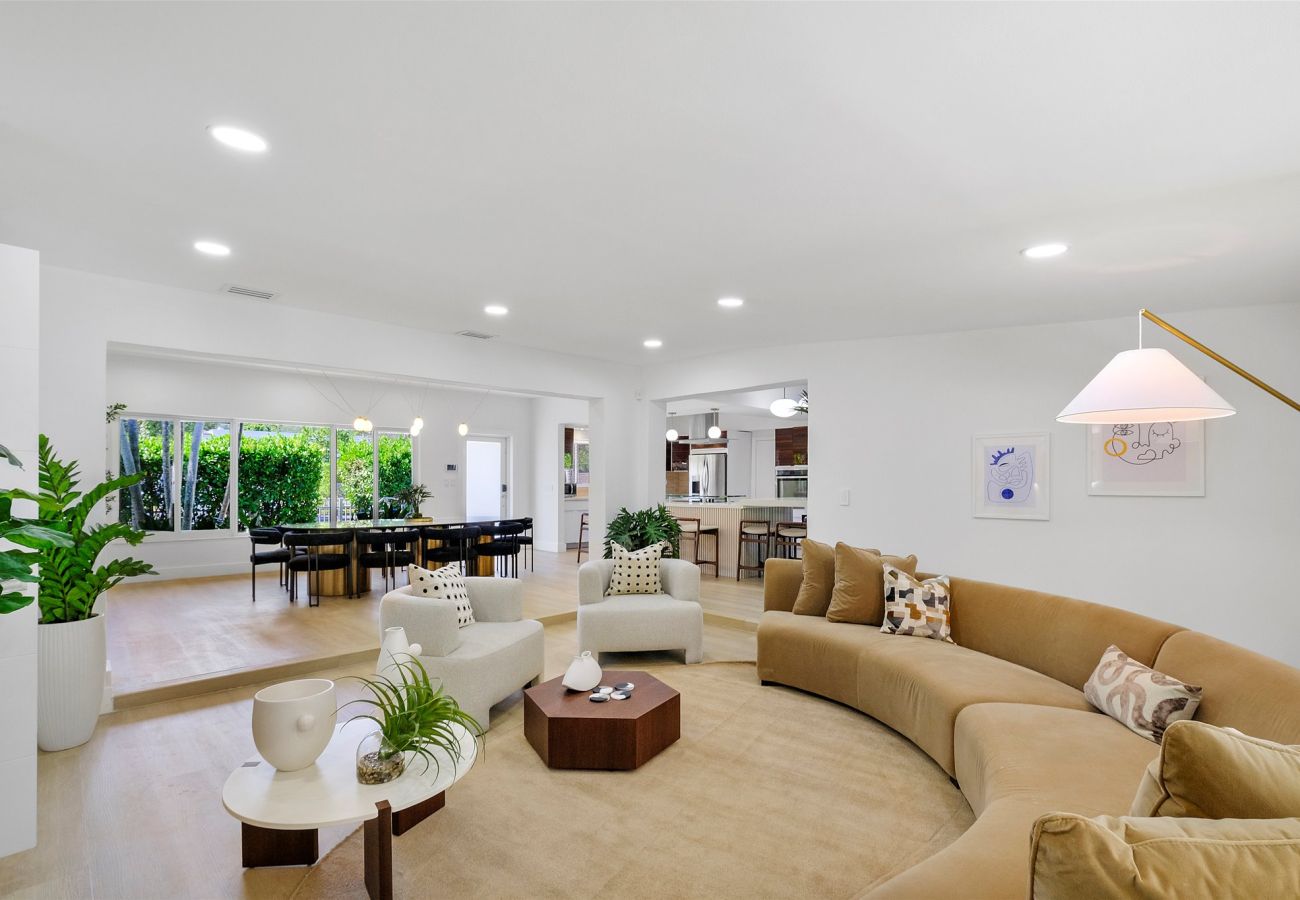 Casa en Miami - 6br Glamorous oasis Villa W Pool & Beach Volleybal
