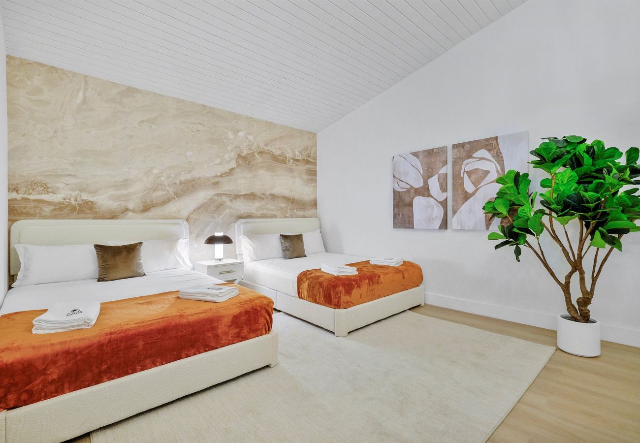 Casa en Miami - 6br Glamorous oasis Villa W Pool & Beach Volleybal