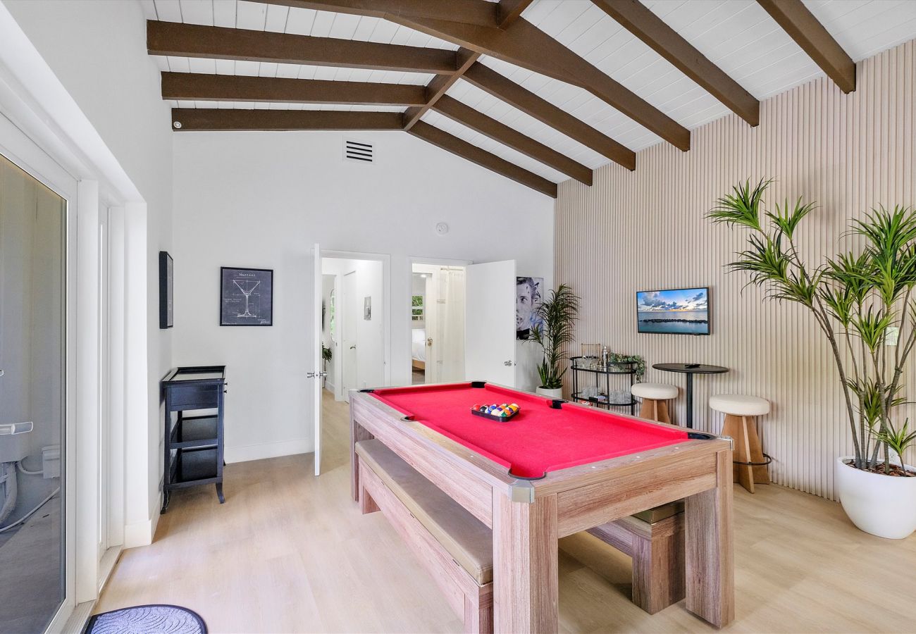 Casa en Miami - 6br Glamorous oasis Villa W Pool & Beach Volleybal