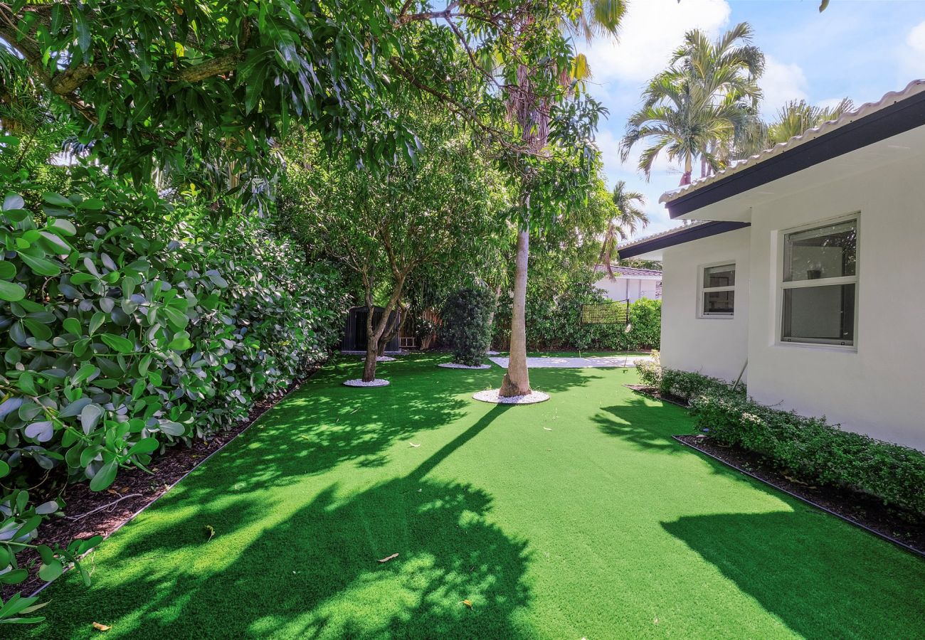 Casa en Miami - 6br Glamorous oasis Villa W Pool & Beach Volleybal