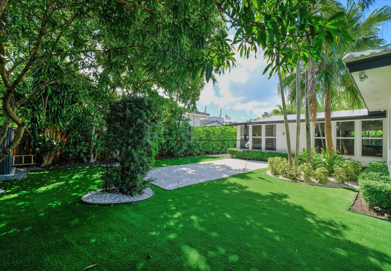 Casa en Miami - 6br Glamorous oasis Villa W Pool & Beach Volleybal