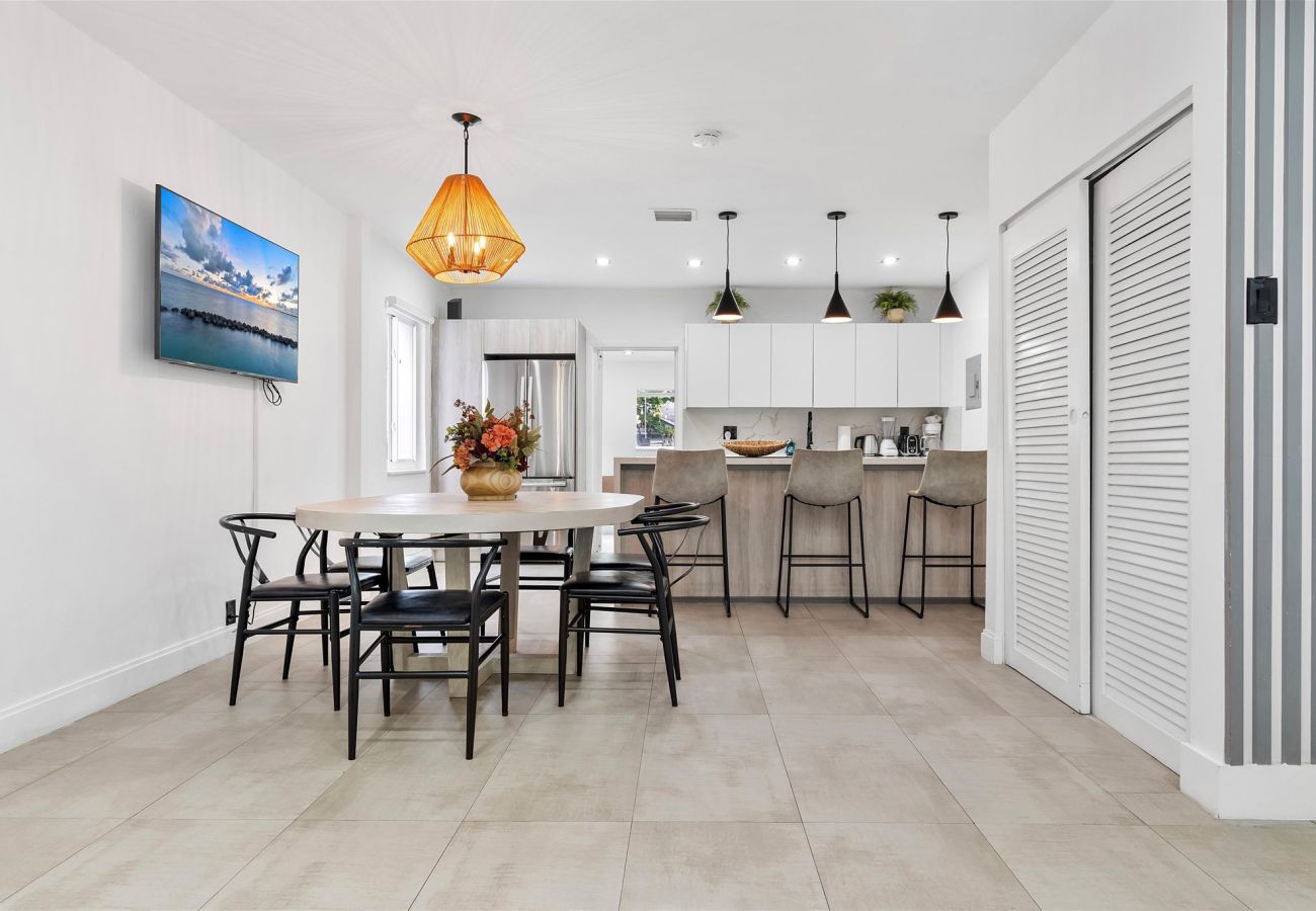 Casa en Miami - Divine Miami Vacation Home W large pool