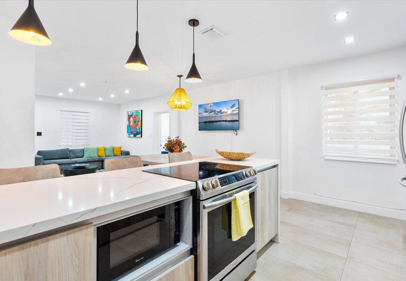 Casa en Miami - Divine Miami Vacation Home W large pool