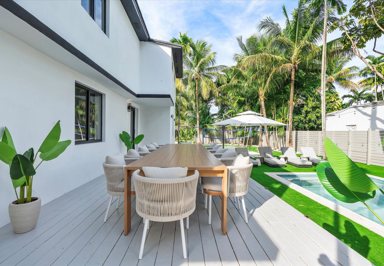Casa en Miami - Elite Resort style pool estate W tremendous backya