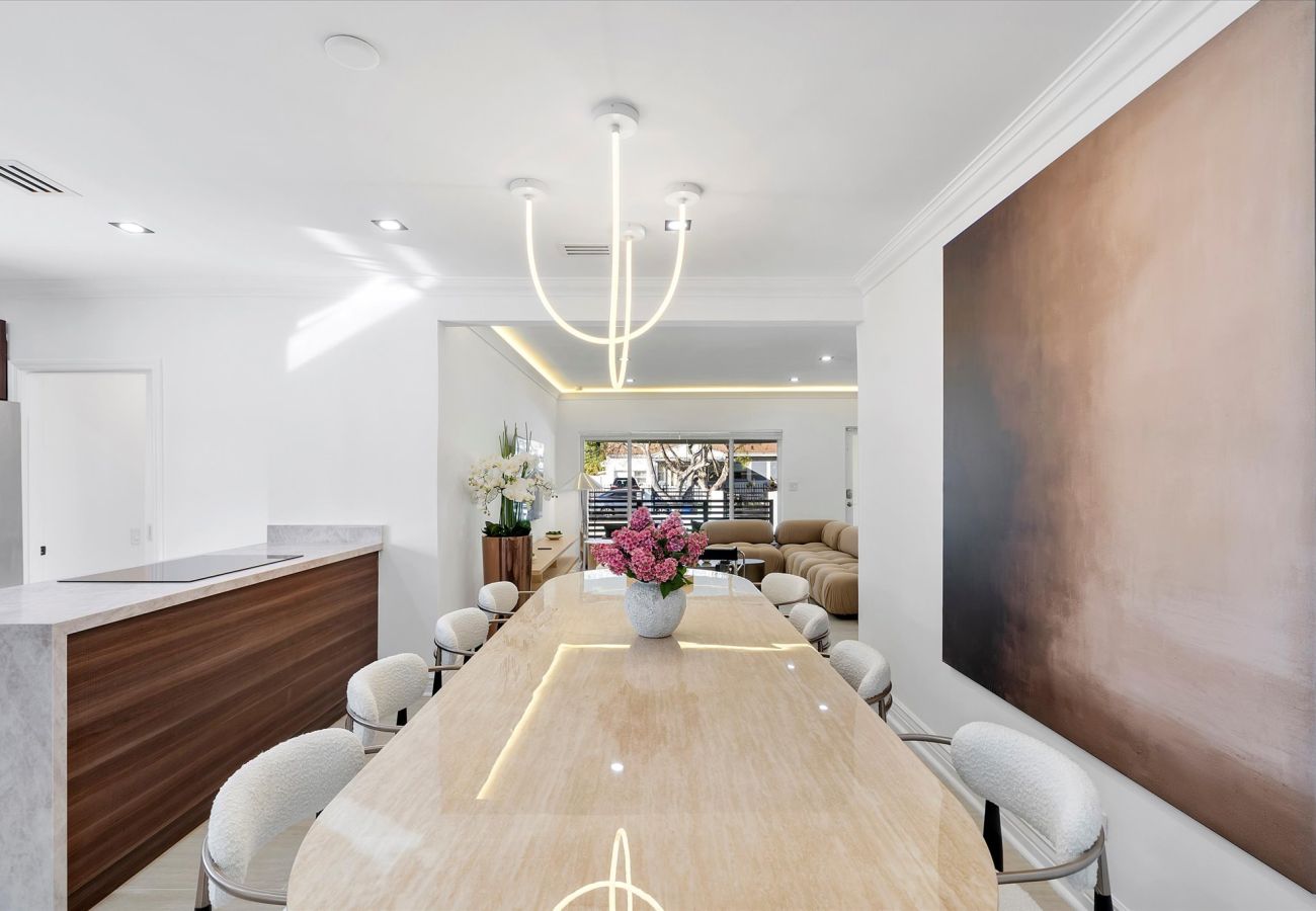 Casa en Miami - The Group Poolside Miami Heaven House