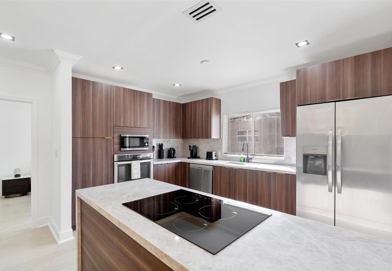 Casa en Miami - The Group Poolside Miami Heaven House