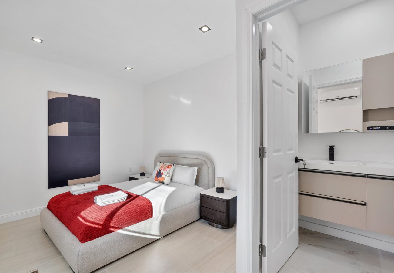 Casa en Miami - The Group Poolside Miami Heaven House