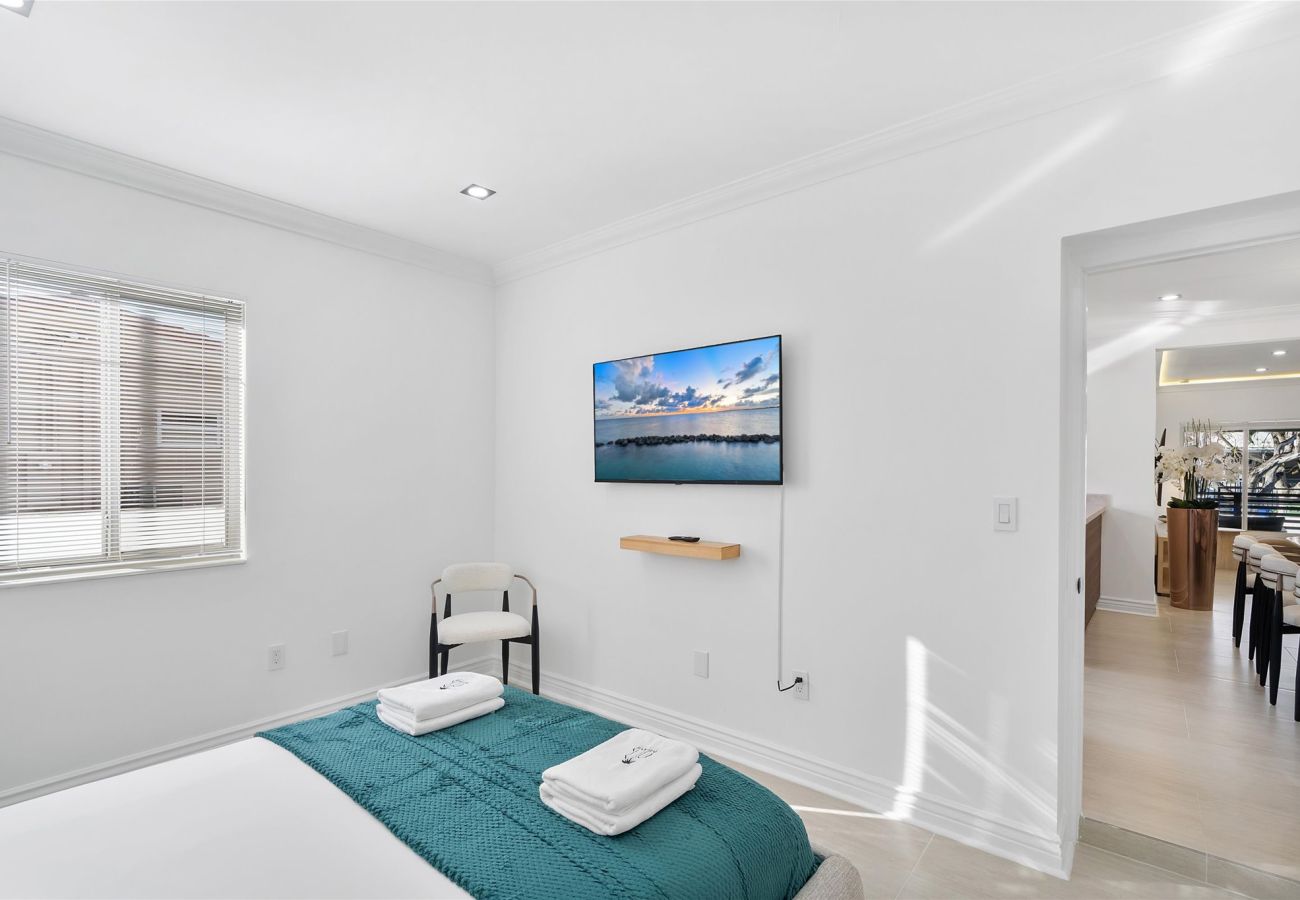 Casa en Miami - The Group Poolside Miami Heaven House