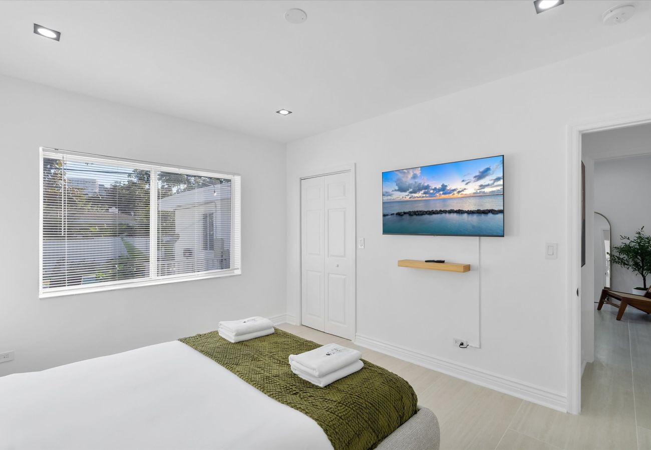 Casa en Miami - The Group Poolside Miami Heaven House