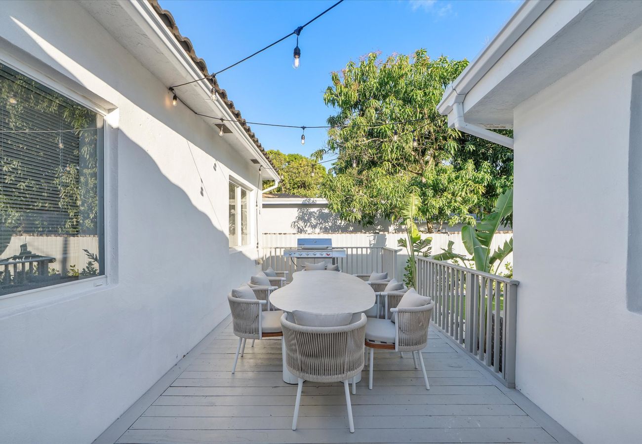 Casa en Miami - The Group Poolside Miami Heaven House